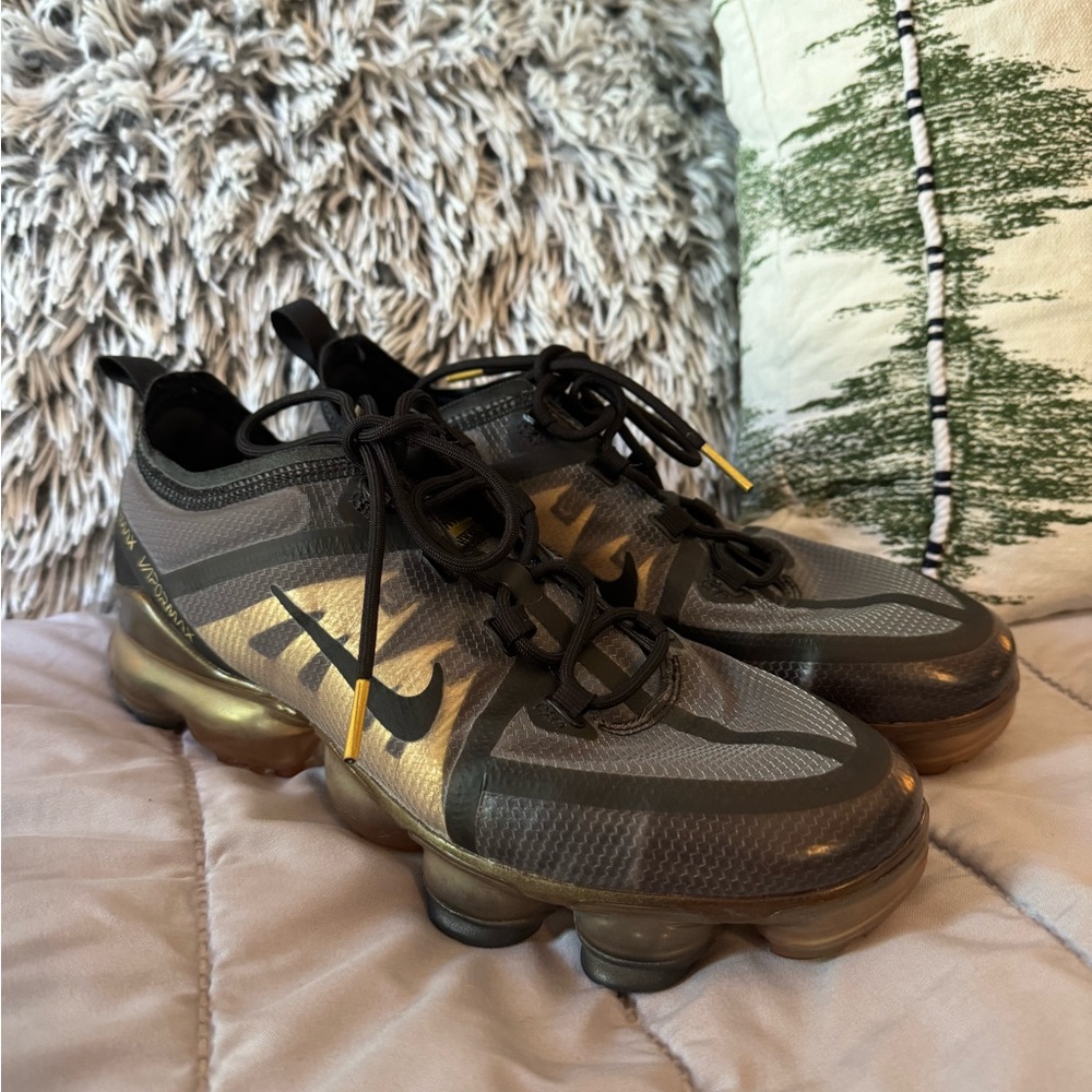 NIKE 2019 Limited Women’s Vapormax Sneakers Size 8 - Picture 4 of 6